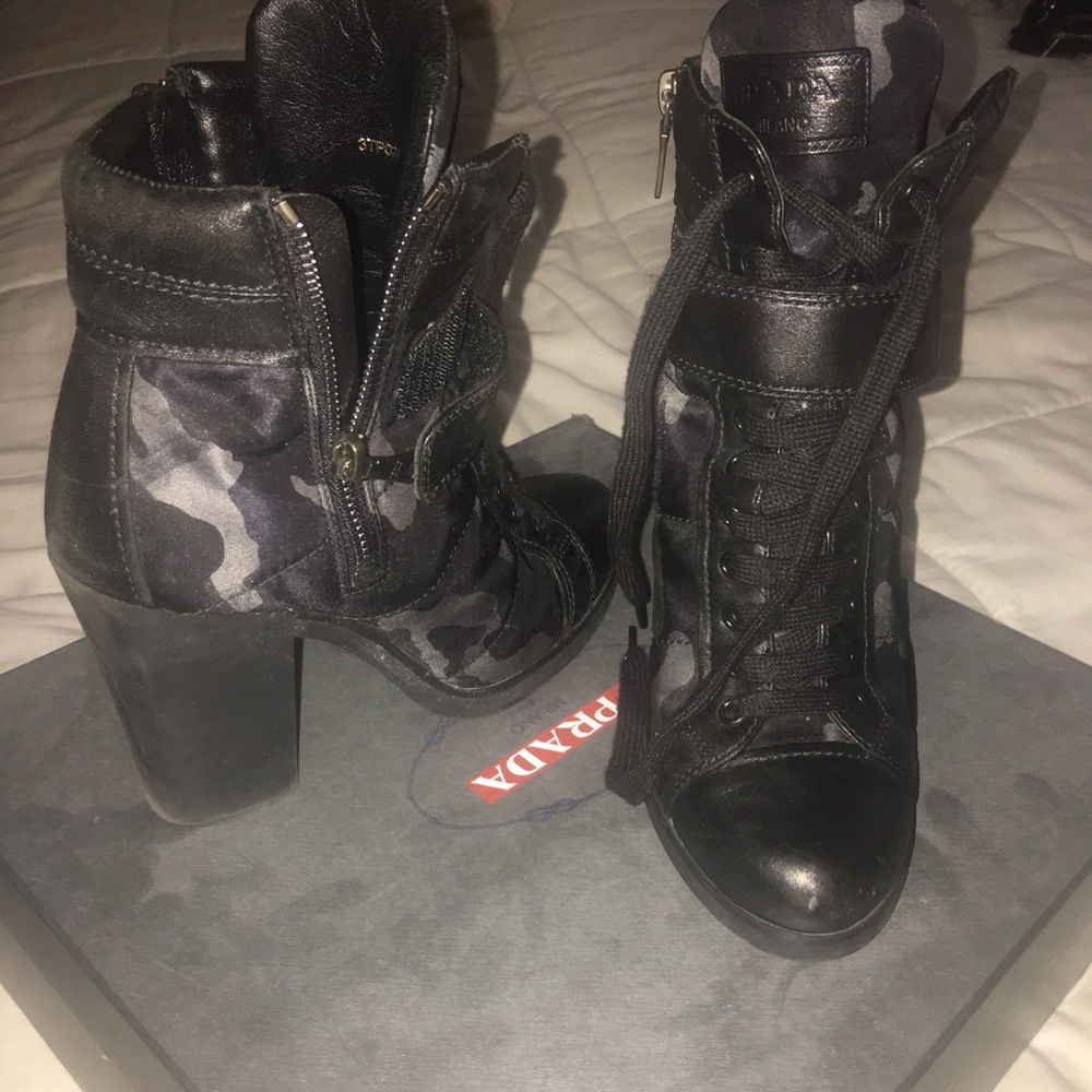 Coolest boots on the block! - Picture 3 of 5